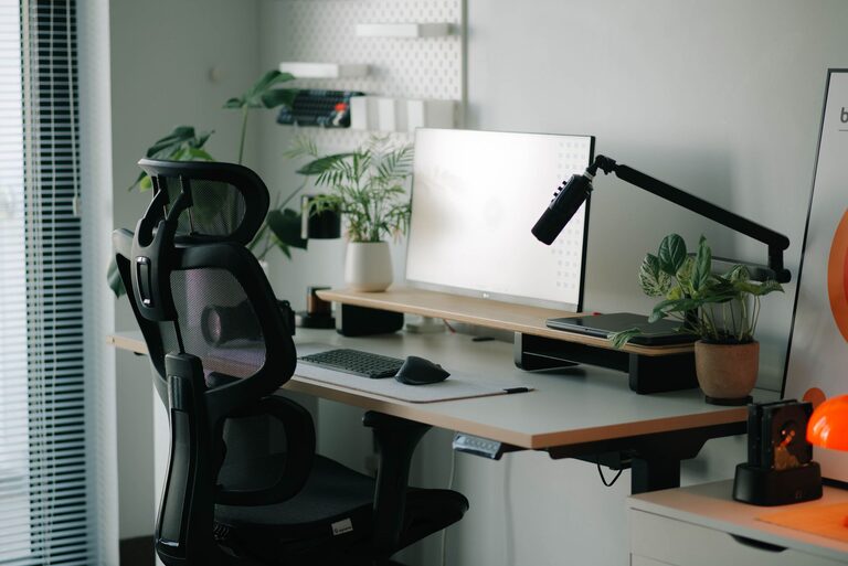 How to Create a Comfortable and Productive Home Office Space